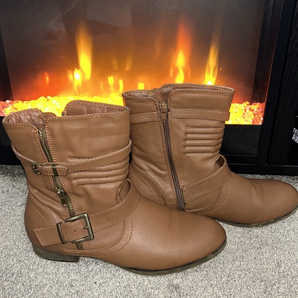 🦋Been Booted🦋 - Picture 2 of 8